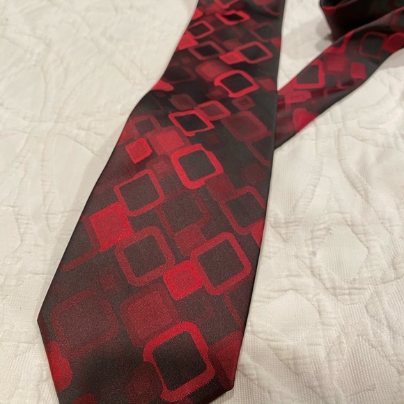 FREE Van Heusen Tie - Picture 2 of 4